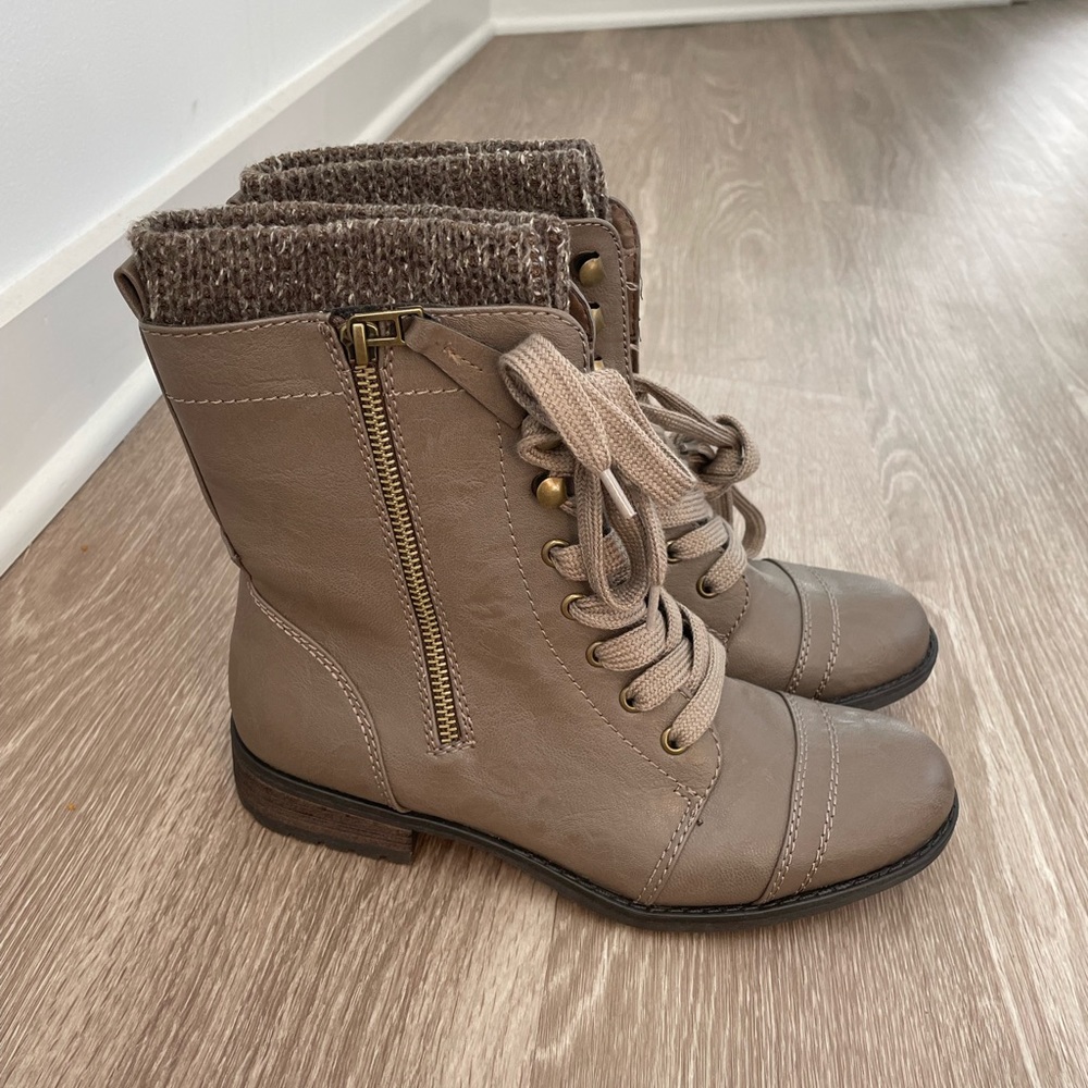 Brand new gray combat boots, never worn Limelight